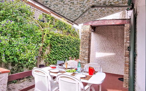 La Giono: Veranda, Altan, Hjem, Baluster, Gelænder, Hegn, Villa, Udendørs Møbler, Bejdse, Eco Hotel