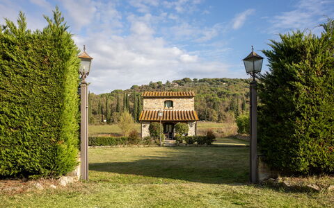 La Casina Honeymoon Cottage, Badia Agnano: Busk, Have, Landscaping, Stuehus, Hacienda, Hæk