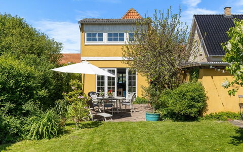 Rosamunde - 350M from the Sea: Hus, Busk, Boligområde, Hjem, Tag, Sommerhus, Have, Land Lot, Estate