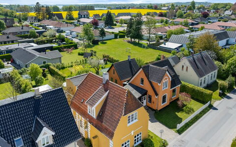 Rosamunde - 350M from the Sea: Boligområde, Hus, Kvarter, Hjem, Landskab, Forstad, Tag, Urban Design, Land Lot, Menneskelig Bosættelse