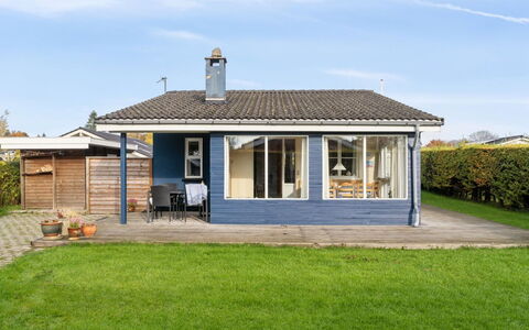 Elle - 175M from the Sea: Bygning, Vindue, Hus, Træ, Tag, Hjem, Dør, Sommerhus, Boligområde, Sidespor