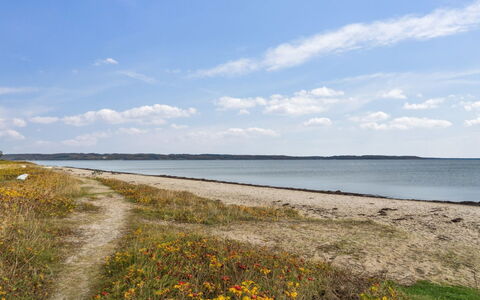 Elle - 175M from the Sea: Himmel, Blå, Vand, Krop Af Vand, Vandressourcer, Naturligt Miljø, Kyst, Horisont, Coastal Og Oceaniske Landskabsformer, Strand