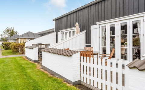 Benthe - 100M to the Fjord: Sommerhus, Backyard, Gård, Garden Bygninger, Skur, Sidespor, Udendørs Møbler, Bjælkehytte, Udendørs Struktur, Hytte