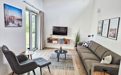 Strandnah 131 (Seenähe): Møbel, Indretning, Couch, Gulvbelægning, Træ, Stue, Etage, Hjem, Værelse, Lejlighed