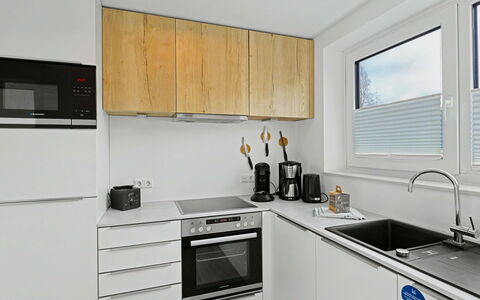 Strandnah 131 (Seenähe): Køkken, Køkken Apparat, Countertop, Cabinetry, Større Bandage, Træ, Gulvbelægning, Indretning, Husholdningsapparat, Køkkenvask