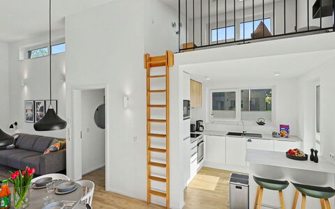 Wellenklang: Gulvbelægning, Indretning, Møbel, Etage, Værelse, Loft, Lejlighed, Køkken, Stol, Stue