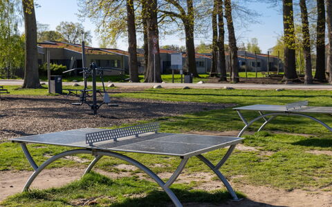 Zwischen Den Hügeln (153): Offentlige Rum, Skygge, Parkere, Udendørs Møbler, Lawn, Udendørs Bench, Bænk, Landscaping, Udendørs Bord