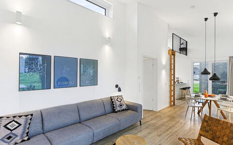 Sonnenwiese: Møbel, Indretning, Gulvbelægning, Couch, Væg, Etage, Stue, Træ, Loft, Værelse