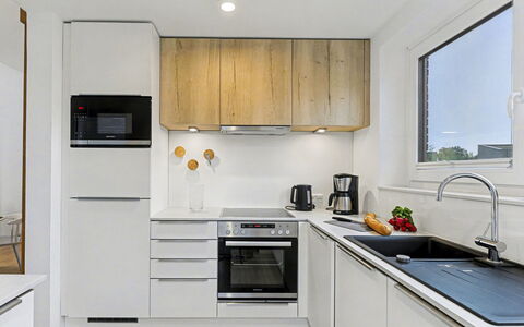 Sonnenwiese: Køkken Apparat, Køkken, Countertop, Større Bandage, Cabinetry, Husholdningsapparat, Indretning, Møbel, Gulvbelægning, Træ