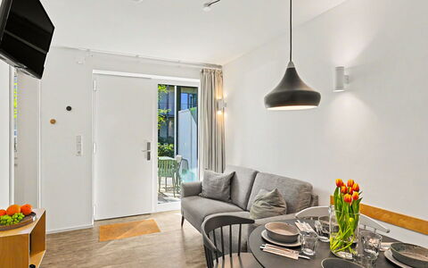 Seewind: Indretning, Møbel, Gulvbelægning, Etage, Træ, Loft, Værelse, Belysning, Lysarmatur, Stue