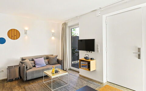 Seeblume: Møbel, Indretning, Gulvbelægning, Træ, Etage, Couch, Værelse, Loft, Stue, Belysning