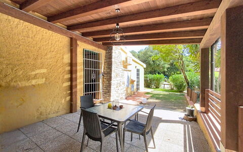 Your Tuscan Retreat: Træ, Møbel, Gulvbelægning, Veranda, Udendørs Møbler, Etage, Dør, Hjem, Skygge, Udvej