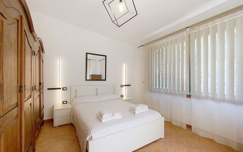 Your Tuscan Retreat: Indretning, Loft, Gulvbelægning, Etage, Seng, Møbel, Hjem, Soveværelse, Lejlighed, Belysning
