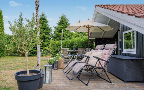 Lirim - 400M from the Sea: Træ, Udendørs Møbler, Møbel, Blomsterkrukke, Stol, Have, Udendørs Bord, Veranda, Skygge
