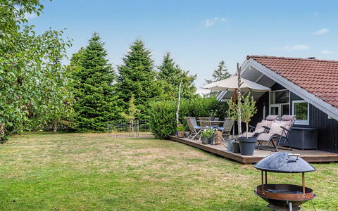 Lirim - 400M from the Sea: Græs, Busk, Hus, Hjem, Have, Tag, Sommerhus, Land Lot, Lawn