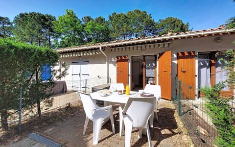 Les Villas de la Palmyre: Skygge, Have, Backyard, Gård, Udendørs Møbler, Landscaping, Stol, Udendørs Bord, Garden Bygninger, Stueplante