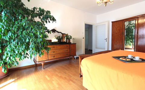 Casa Ines, Feltre: Møbel, Indretning, Træ, Gulvbelægning, Værelse, Etage, Belysning, Soveværelse, Seng, Loft