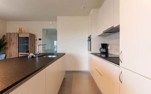 The Waves with Parking: Køkken, Countertop, Indretning, Gulvbelægning, Træ, Etage, Cabinetry, Loft, Lysarmatur, Køkken Apparat