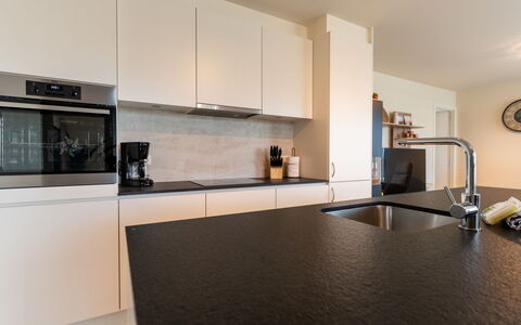 The Waves with Parking: Køkken, Countertop, Køkken Apparat, Cabinetry, Indretning, Gulvbelægning, Større Bandage, Køkkenvask, Håndvask, Tap