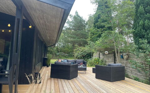Sheyla - 70M from the Sea: Indretning, Gulvbelægning, Etage, Loft, Lejlighed, Skygge, Stol, Lysarmatur, Lampe, Stueplante