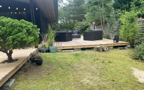 Sheyla - 70M from the Sea: Indretning, Gulvbelægning, Etage, Loft, Lejlighed, Skygge, Stol, Lysarmatur, Lampe, Stueplante