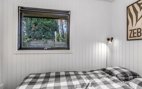 Sheyla - 70M from the Sea: Væg, Træ, Soveværelse, Indretning, Loft, Sengetøj, Sengetøj, Seng, Etage, Sengetøj