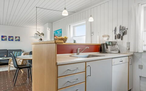 Ketilbiorn - 700M from the Sea: Køkken, Indretning, Gulvbelægning, Træ, Countertop, Møbel, Loft, Køkken Apparat, Etage, Større Bandage