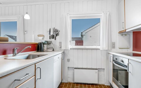 Ketilbiorn - 700M from the Sea: Køkken, Gulvbelægning, Countertop, Større Bandage, Køkkenvask, Indretning, Køkken Apparat, Etage, Håndvask, Tap