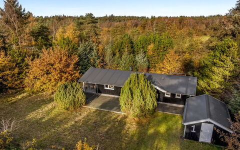 Peder - 4Km from the Sea: Dør, Altan, Stol, Udendørs Møbler, Gård, Indkørsel, Stueplante, Gårdsplads, Walkway, Blomsterkrukke