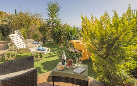 Casa di Bruna Seaview, Albenga: Busk, Udendørs Møbler, Møbel, Have, Eco Hotel, Stol, Landscaping, Udvej, Gård, Udendørs Bord
