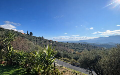 Casa di Bruna Seaview, Albenga: Himmel, Bjergrige Landskabsformer, Natur, Vegetationen, Bakke, Horisont, Naturlige Landskab, Highland, Landskab, Plantesamfund