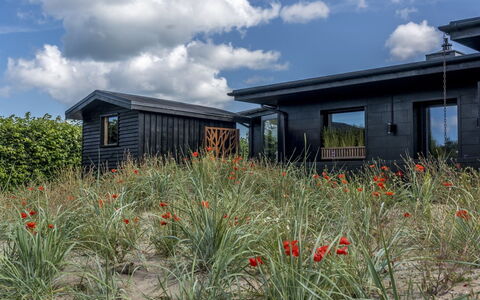 Solfrid - 900M from the Sea: Blå, Busk, Sommerhus, Bunddække, Have, Estate, Skygge, Landscaping, Stuehus, Eco Hotel