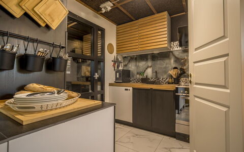 Solfrid - 900M from the Sea: Blå, Busk, Sommerhus, Bunddække, Have, Estate, Skygge, Landscaping, Stuehus, Eco Hotel