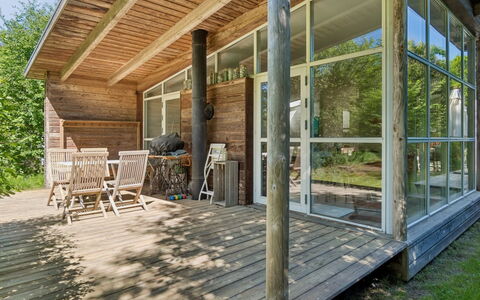 Ellenora - 1.7Km from the Sea: Træ, Veranda, Dør, Sommerhus, Hårdttræ, Hjem, Planke, Dæk, Garden Bygninger, Loft