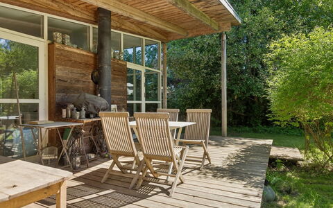 Ellenora - 1.7Km from the Sea: Møbel, Træ, Veranda, Stol, Gulvbelægning, Etage, Hårdttræ, Trægulve, Bejdse, Loft