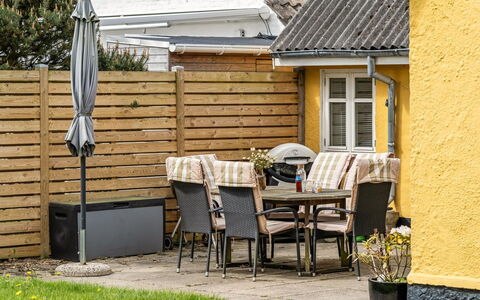 Fränze - 500M from the Sea: Sommerhus, Backyard, Gård, Garden Bygninger, Skur, Sidespor, Udendørs Møbler, Bjælkehytte, Udendørs Struktur, Hytte