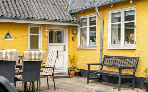 Fränze - 500M from the Sea: Sommerhus, Backyard, Gård, Garden Bygninger, Skur, Sidespor, Udendørs Møbler, Bjælkehytte, Udendørs Struktur, Hytte