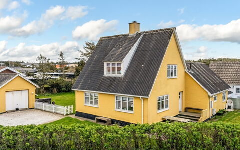 Fränze - 500M from the Sea: Sommerhus, Backyard, Gård, Garden Bygninger, Skur, Sidespor, Udendørs Møbler, Bjælkehytte, Udendørs Struktur, Hytte