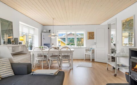 Fränze - 500M from the Sea: Sommerhus, Backyard, Gård, Garden Bygninger, Skur, Sidespor, Udendørs Møbler, Bjælkehytte, Udendørs Struktur, Hytte