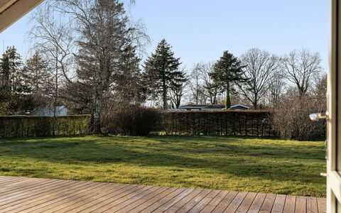 Nicolaus - 1.3Km from the Sea: Græs, Blad, Træ, Busk, Land Lot, Have, Lawn, Skygge, Bunddække, Landscaping