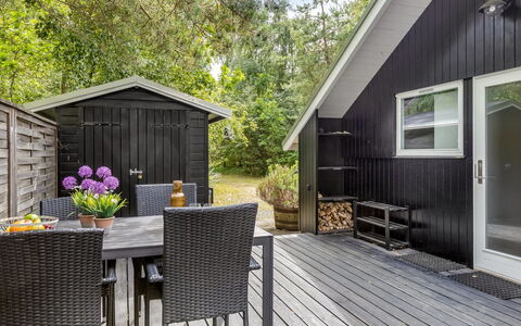 Else - 470M from the Sea: Træ, Veranda, Hårdttræ, Planke, Dæk, Sommerhus, Skygge, Have, Trægulve, Bejdse