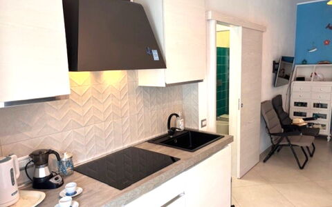 Lux: Køkken, Countertop, Indretning, Gulvbelægning, Køkken Apparat, Etage, Hjem, Større Bandage, Cabinetry, Værelse