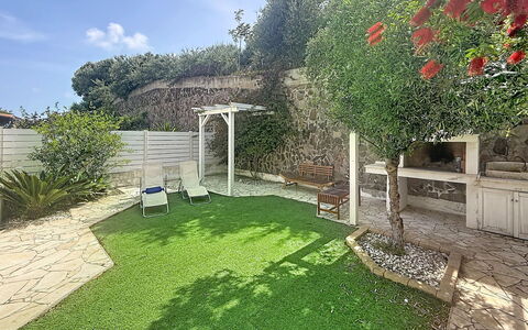Lux: Have, Backyard, Lawn, Gård, Landscaping, Kunstgræs, Gårdsplads, Skygge, Flise, Hacienda