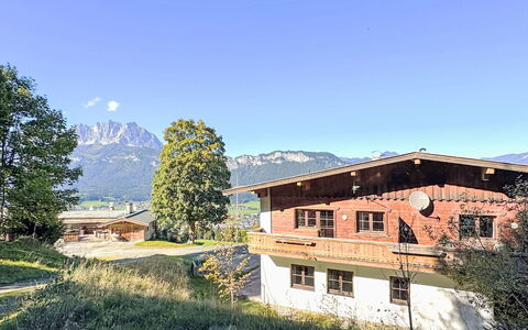 Sankt Johann in Tirol 25: Himmel, Hus, Landskab, Landdistrikt, Tag, Sommerhus, Bjergkæde, Bakke, Hjem, Hill Station