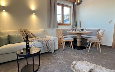 Hochfeld 25.5: Møbel, Indretning, Gulvbelægning, Træ, Loft, Etage, Værelse, Hjem, Belysning, Stue