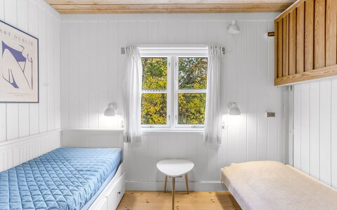 Catha - 200M from the Sea: Soveværelse, Træ, Seng, Gulvbelægning, Etage, Indretning, Sengetøj, Loft, Sengetøj, Møbel