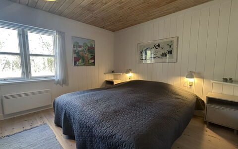 Catha - 200M from the Sea: Seng, Soveværelse, Træ, Sengetøj, Sengetøj, Etage, Indretning, Gulvbelægning, Loft, Bed Frame