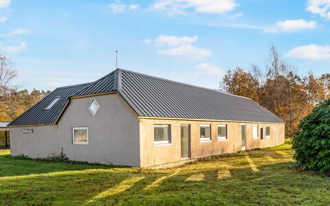 Emelia - 4.2Km from the Sea: Græs, Træ, Landdistrikt, Busk, Sommerhus, Tag, Almindeligt, Land Lot, Hjem, Bunddække