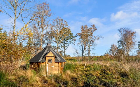 Emelia - 4.2Km from the Sea: Græs, Træ, Landdistrikt, Busk, Sommerhus, Tag, Almindeligt, Land Lot, Hjem, Bunddække