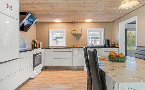 Emelia - 4.2Km from the Sea: Græs, Træ, Landdistrikt, Busk, Sommerhus, Tag, Almindeligt, Land Lot, Hjem, Bunddække